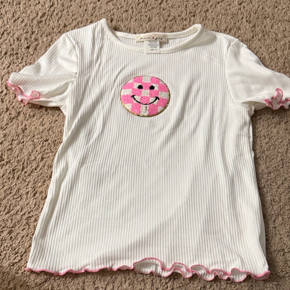 Adorable White Tee with Pink Smiley by Dream Girl 5/$25 💚❤️